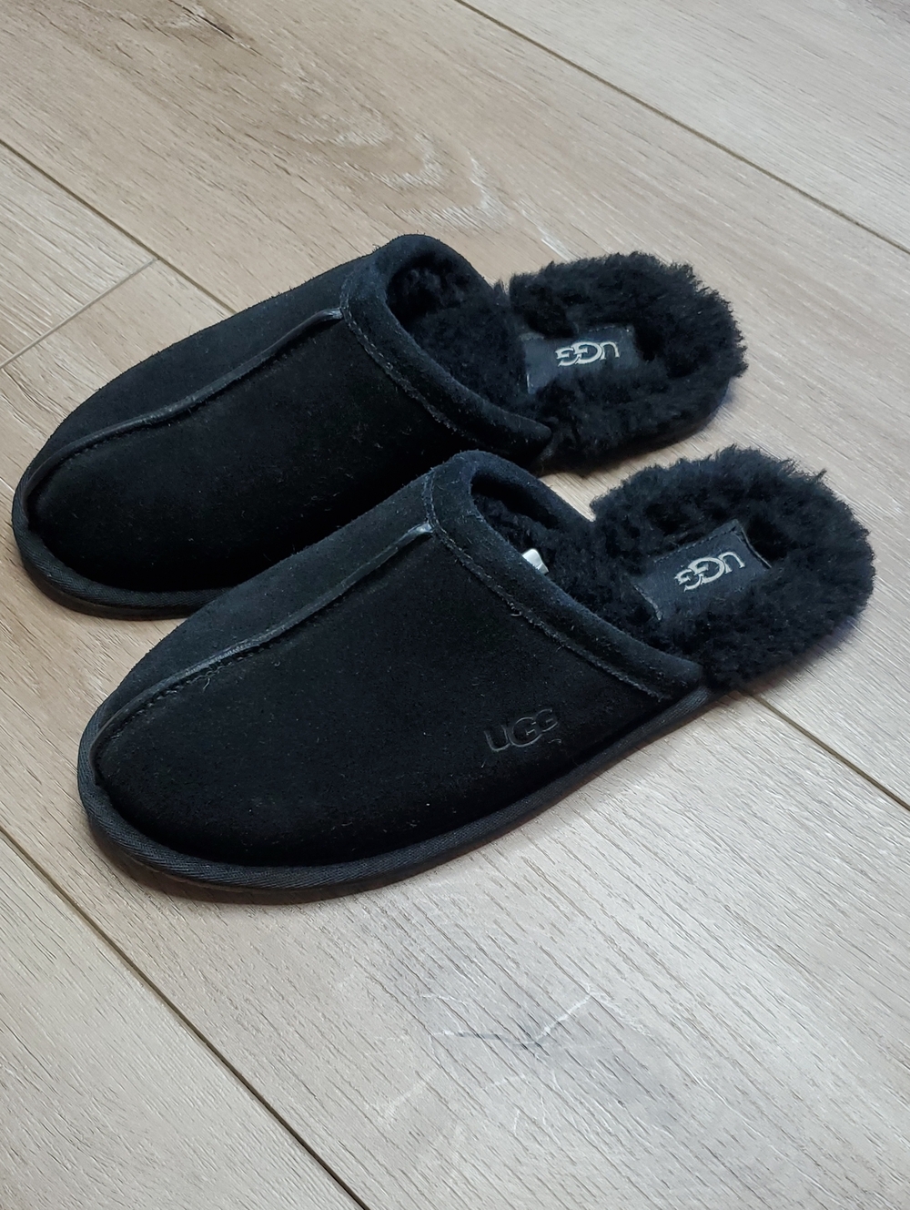 UGG Womens Black Suede Shearling Slip-On Shoes Size 7